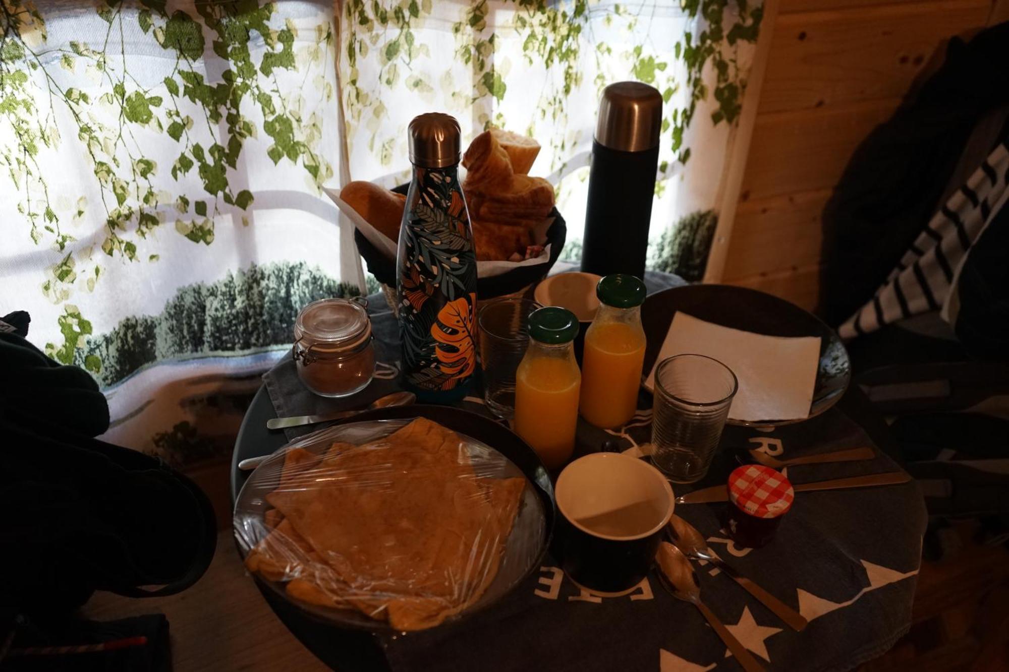 Le Domaine Insolite De Broceliande Пампон Екстериор снимка