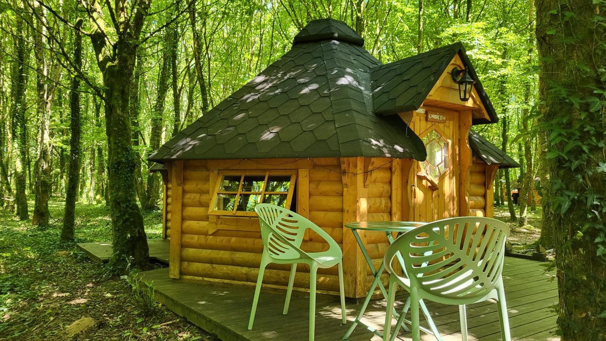 Le Domaine Insolite De Broceliande Пампон Екстериор снимка