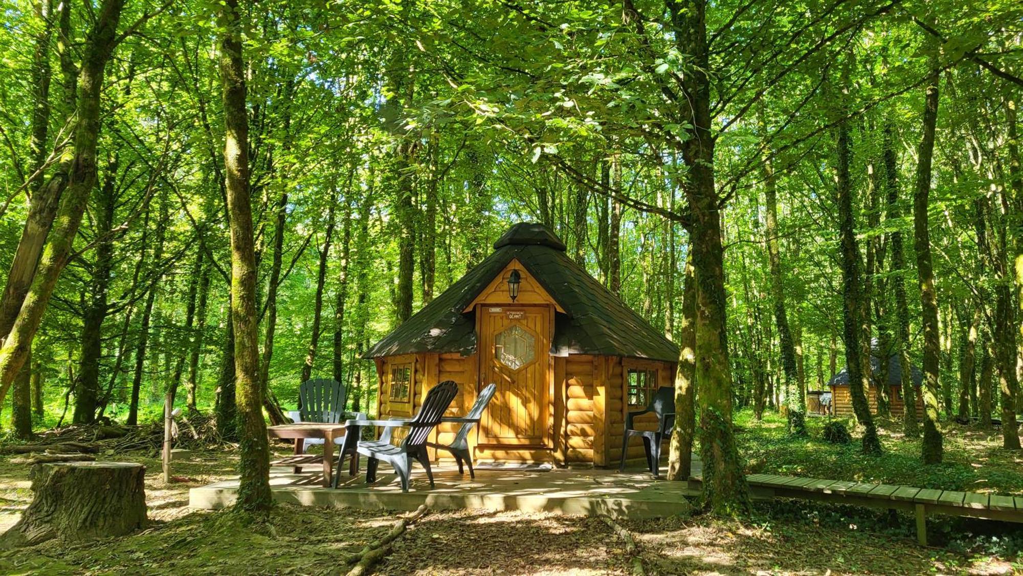 Le Domaine Insolite De Broceliande Пампон Екстериор снимка