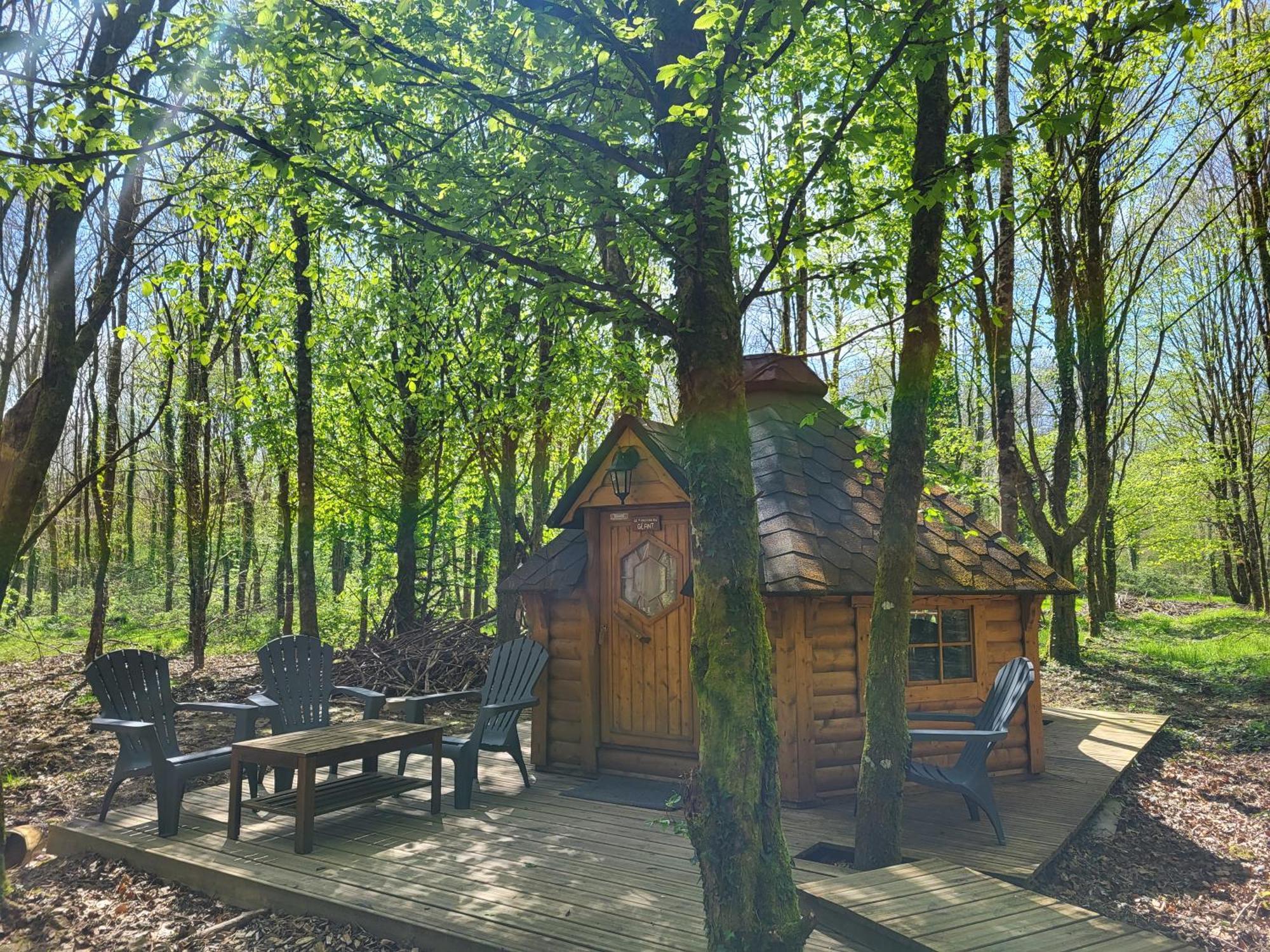 Le Domaine Insolite De Broceliande Пампон Екстериор снимка