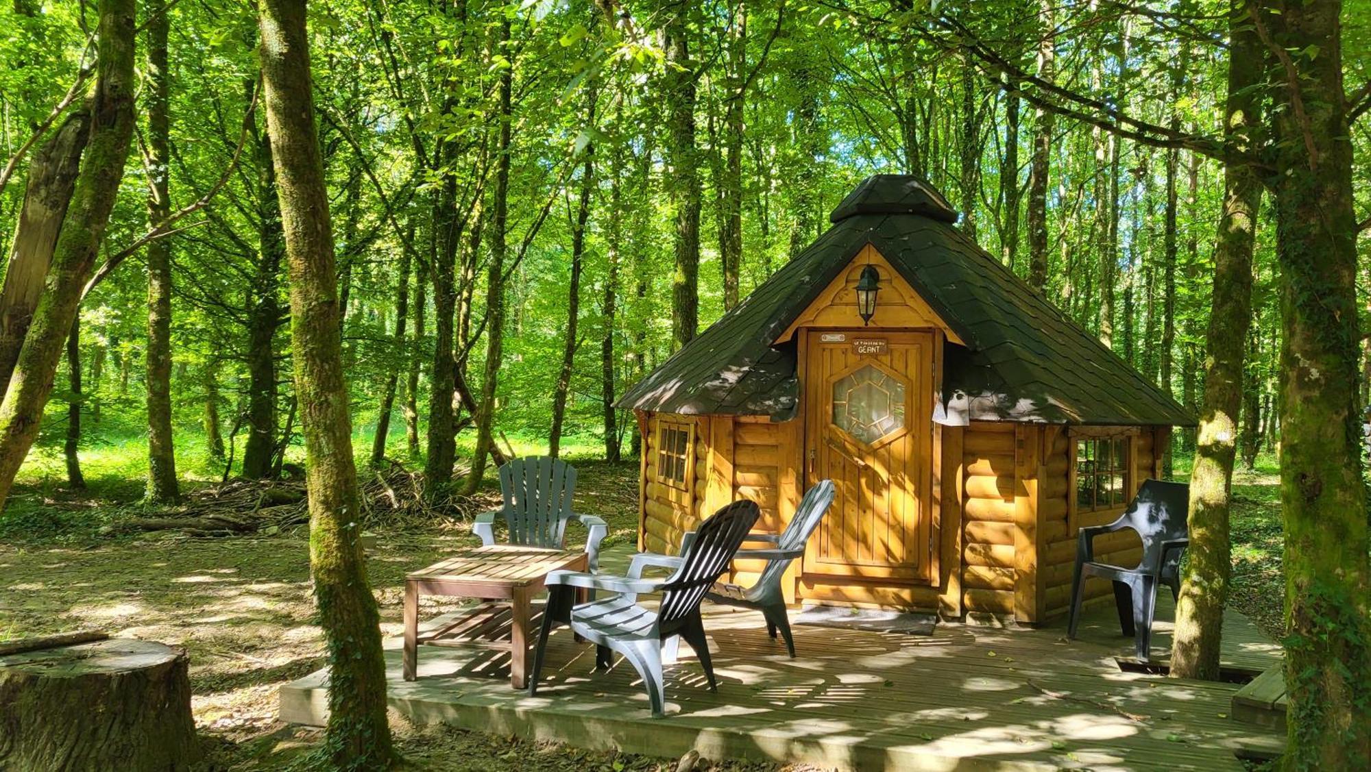 Le Domaine Insolite De Broceliande Пампон Екстериор снимка