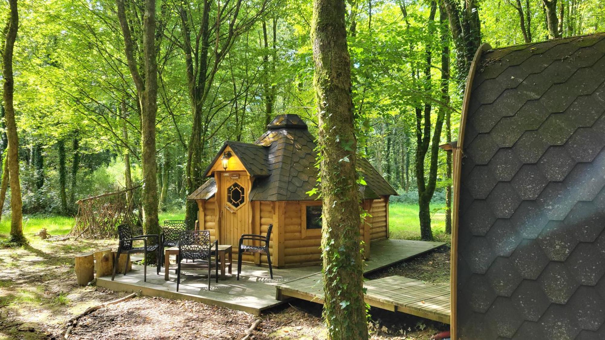 Le Domaine Insolite De Broceliande Пампон Екстериор снимка