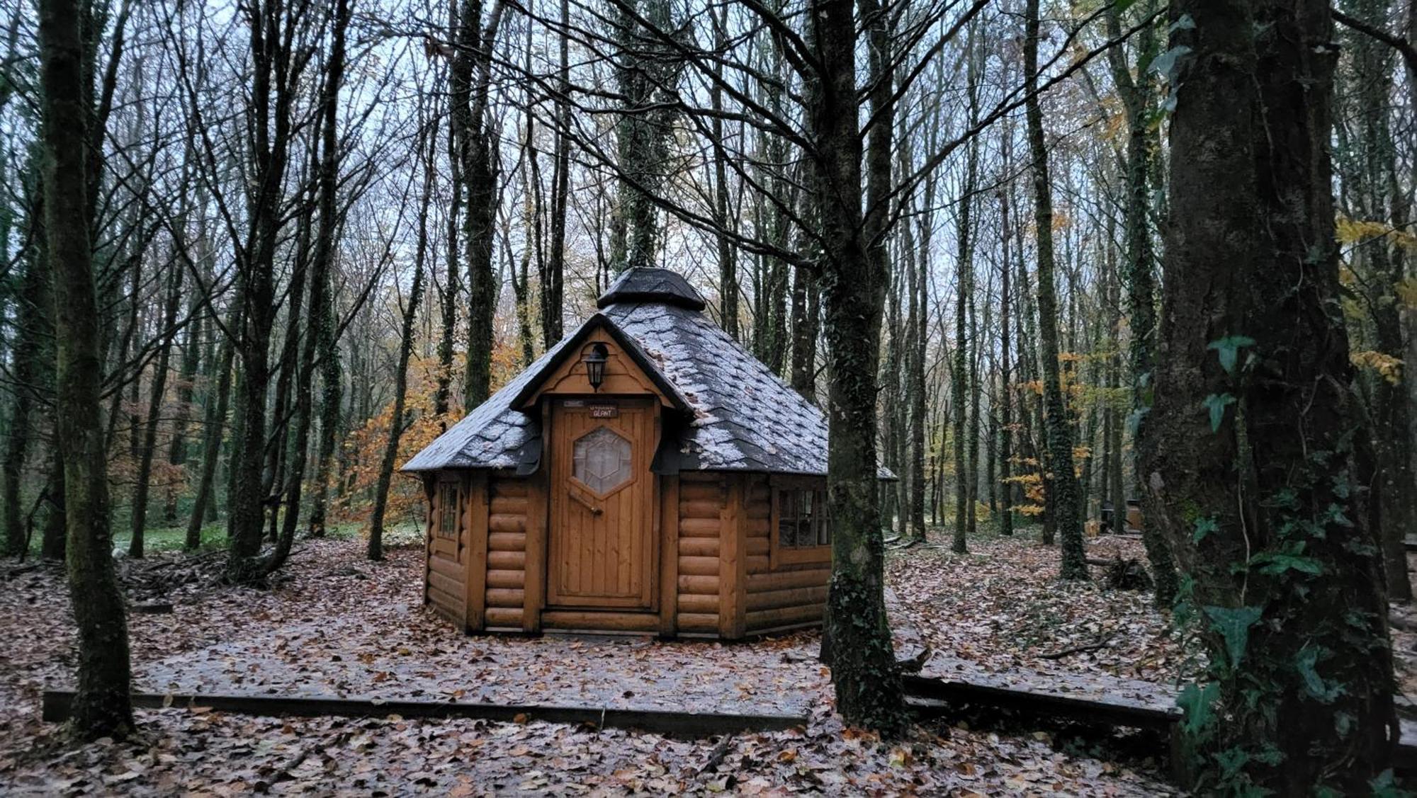 Le Domaine Insolite De Broceliande Пампон Екстериор снимка