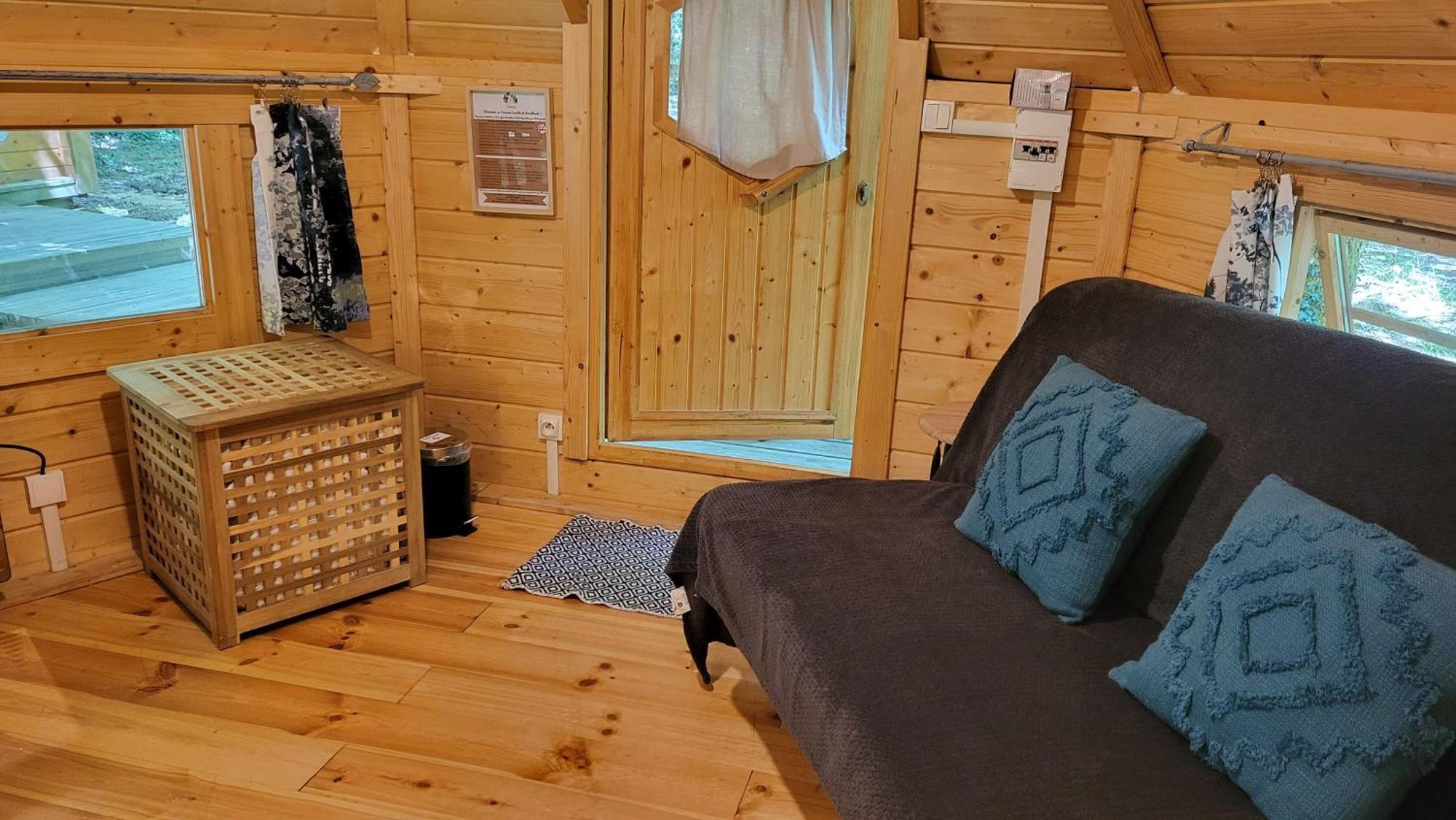 Le Domaine Insolite De Broceliande Пампон Екстериор снимка
