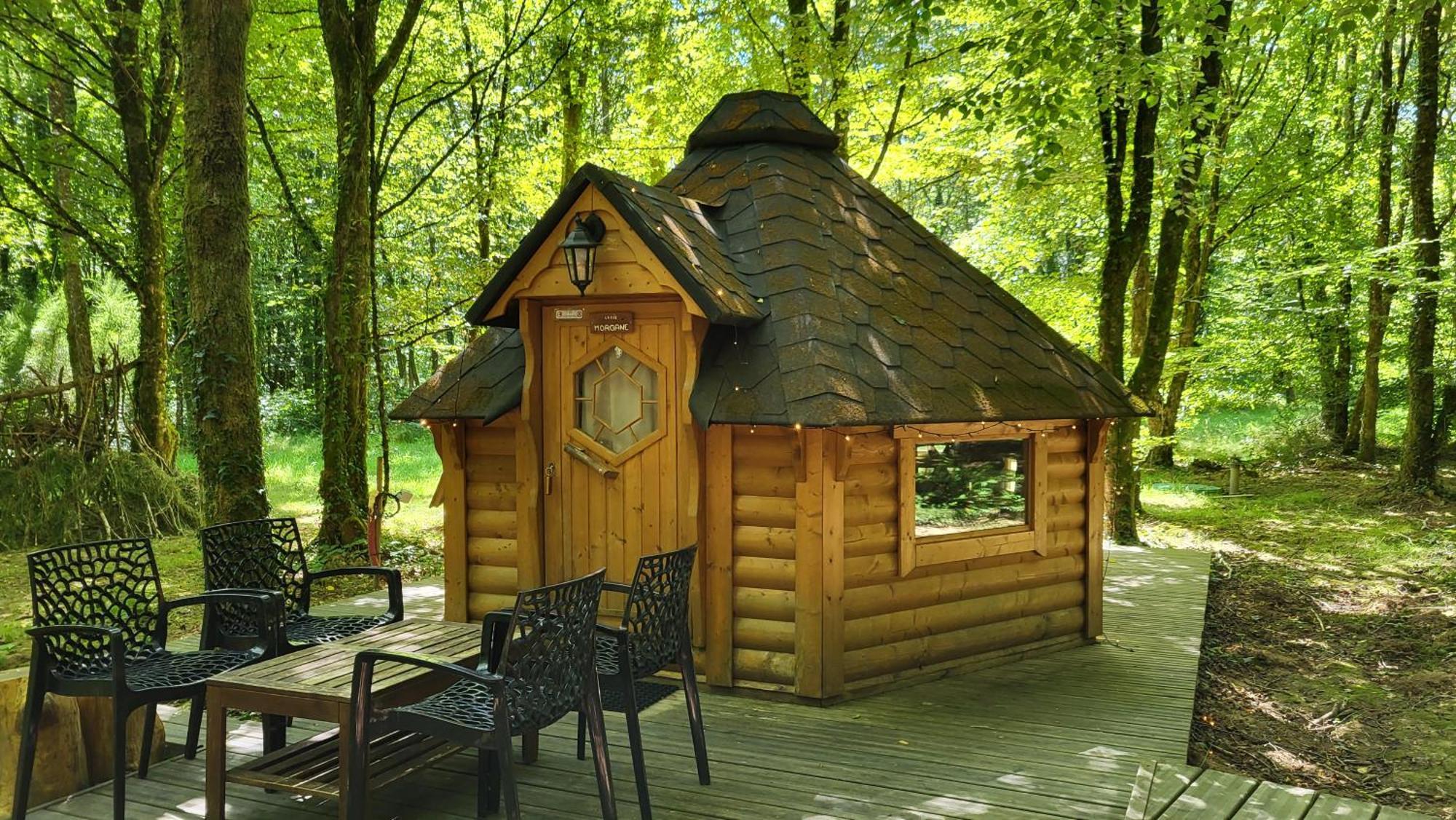 Le Domaine Insolite De Broceliande Пампон Екстериор снимка