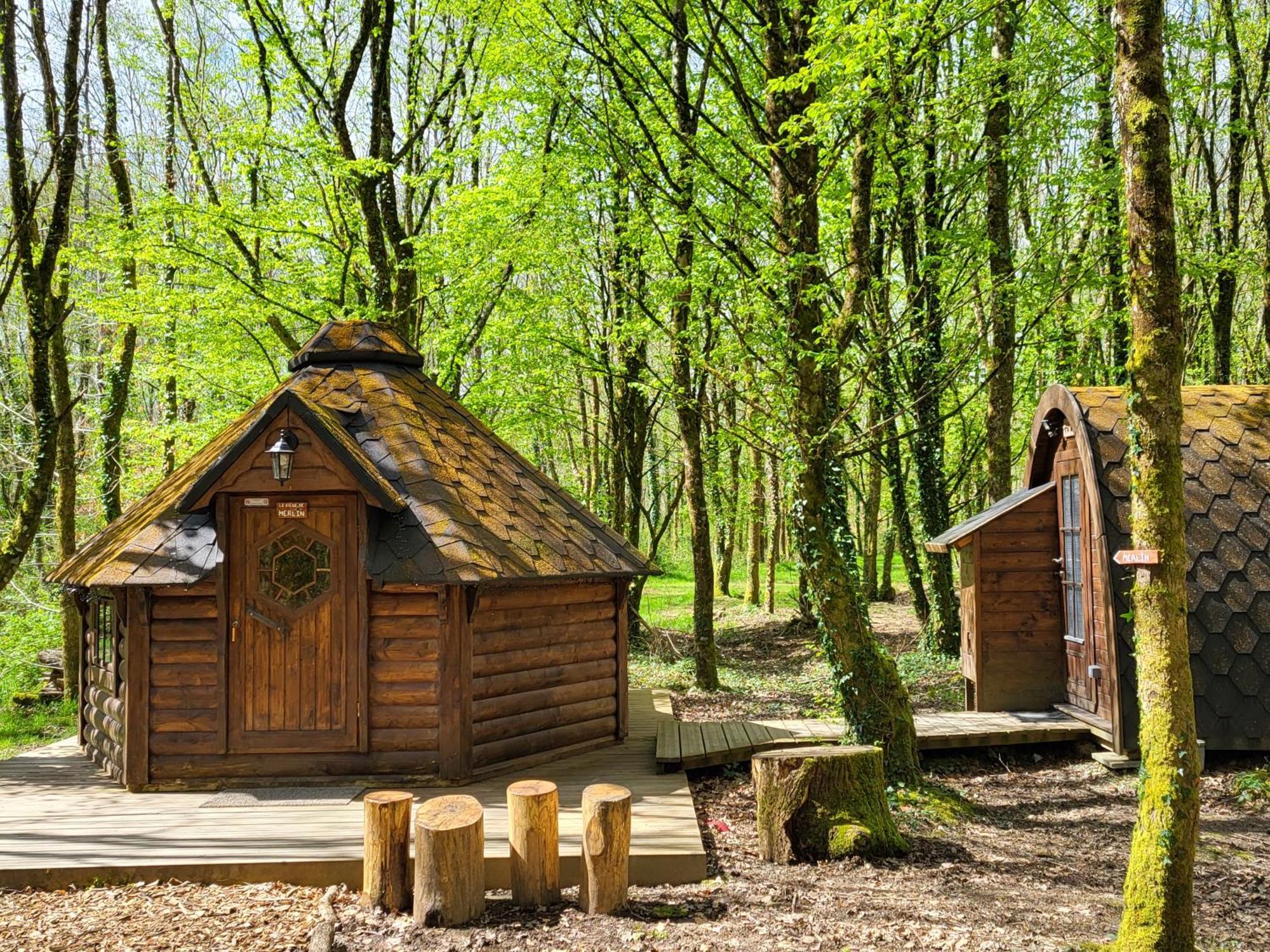 Le Domaine Insolite De Broceliande Пампон Екстериор снимка